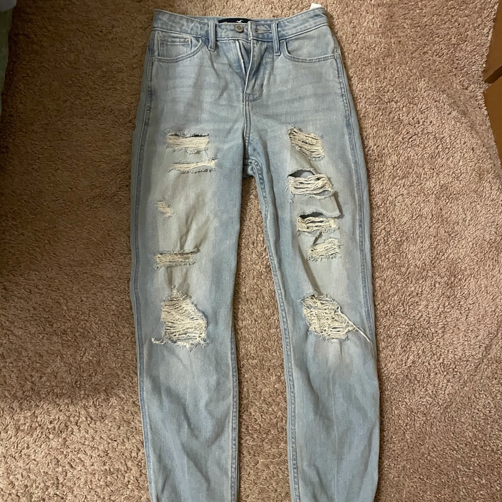 Hollister mom jean light wash w/ rips